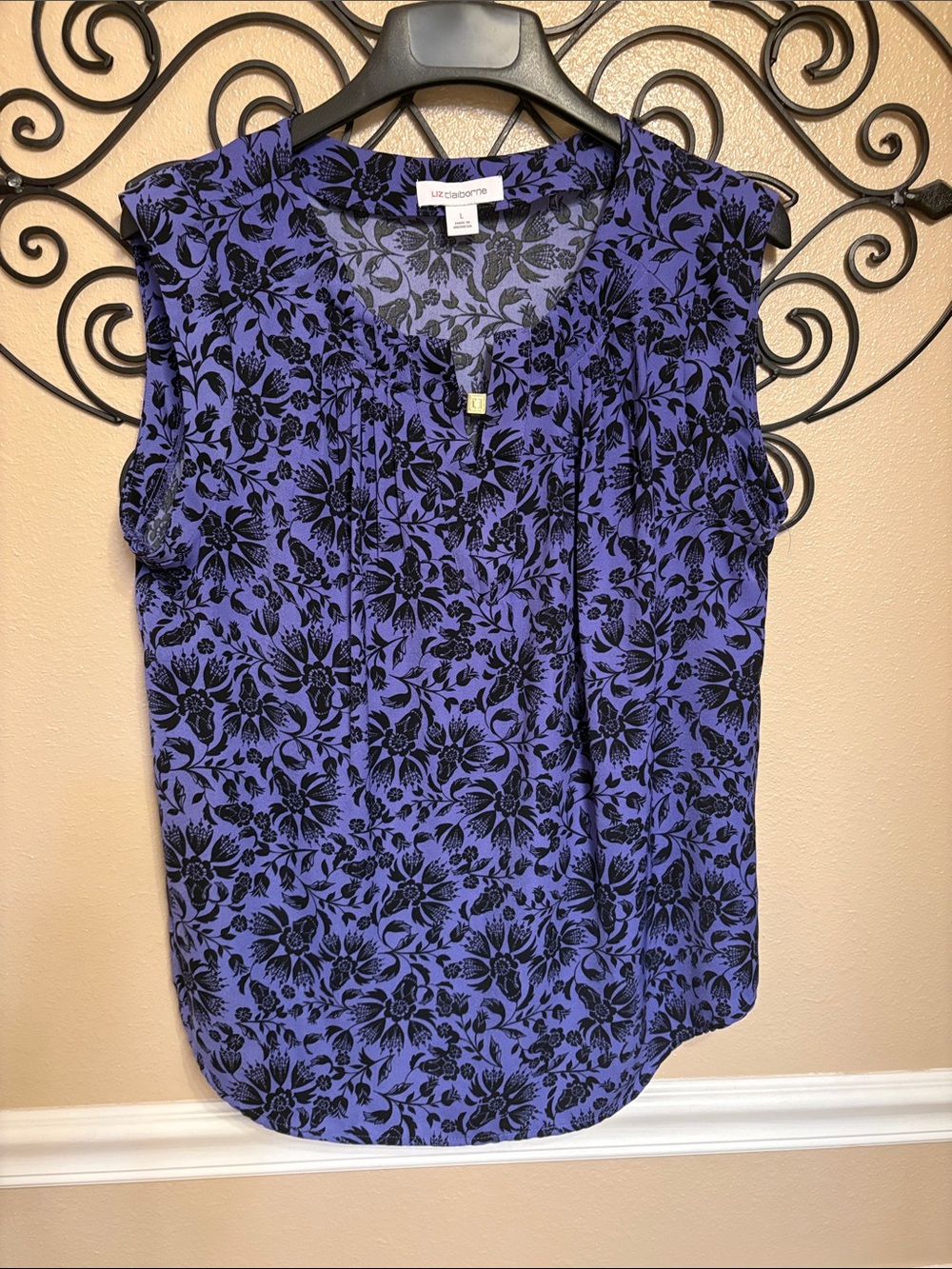 Liz Claiborne Black Floral Sleeveless Top on Purple